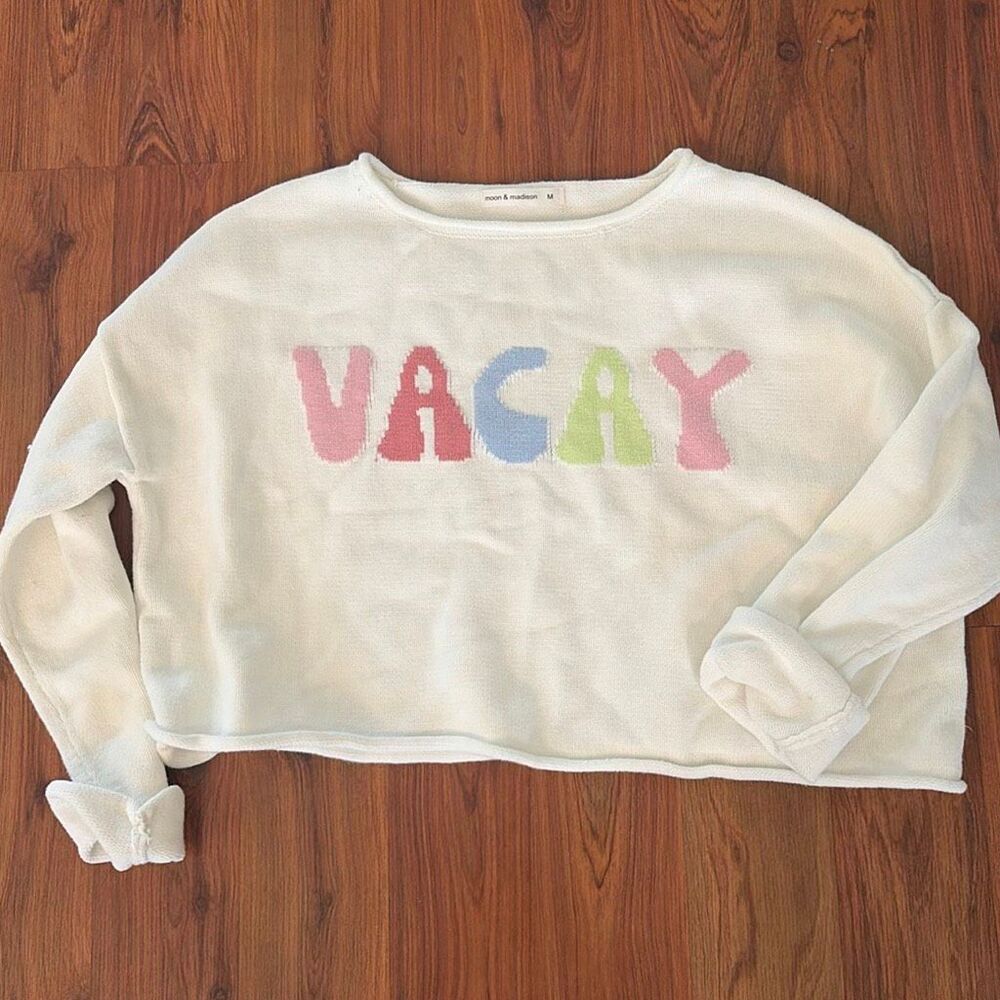 Moon & Madison VACAY white pastel colors cropped sweater m